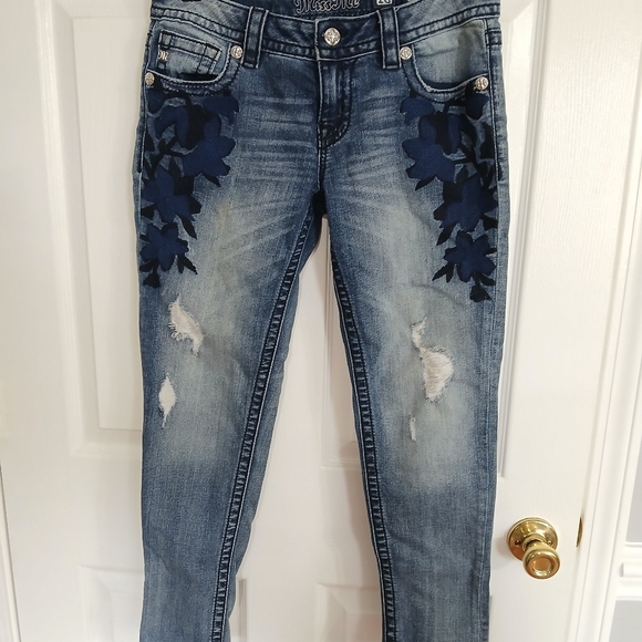 Miss Me Distressed Ankle Skinny Jeans Size 28 Floral Embroidery - Picture 2 of 9